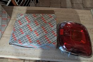 Fanale Olsa posteriore sinistro Fiat 500x.  15>