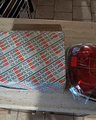 Fanale Olsa posteriore sinistro Fiat 500x.  15>