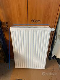 Termosifoni, radiatori, calorifero attacco central