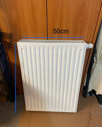 Termosifoni, radiatori, calorifero attacco central