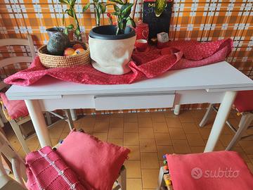 Tavolo da cucina con 4 sedie in paglia