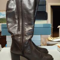 stivali da donna in pelle marrone