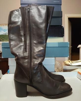 stivali da donna in pelle marrone