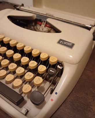 Macchina da scrivere portatile Triumph Tippa