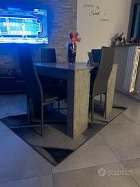 Tavolino sedie e tavolinetto salotto