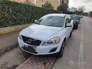 stupenda volvo  xc 60 D3 2.0 Diesel del 2012 