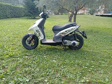 scooter piaggio typhoon  125  4t