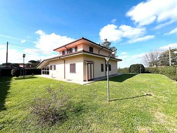? villa unifamiliare con 1.000 mq di giardino