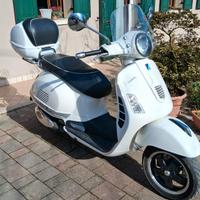 Piaggio Vespa GTS 300