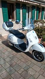 Piaggio Vespa GTS 300
