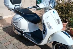 Piaggio Vespa GTS 300