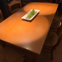 tavolo rustico con sedie impagliate