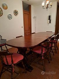 Tavolo antico allungabile con set di sedie