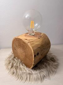 Lampada artigianale in legno di larice