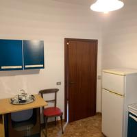 Termosifoni ghisa, infissi legno, porte legno