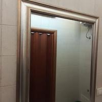 Specchio con cornice in legno antichizzato