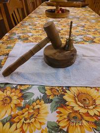 Martello con piatto e campanellino da tribunale