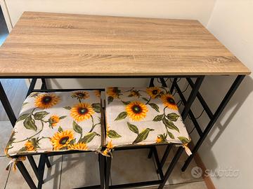 Set tavolo con sgabelli