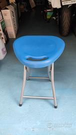 Sgabello in metallo richiudibile 