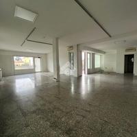 NEGOZIO A CAROBBIO DEGLI ANGELI