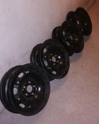 Cerchi auto in ferro con la valvola compresa