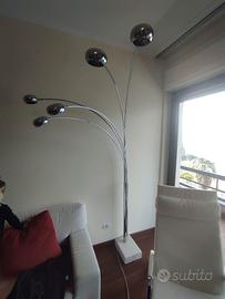 Lampada da terra, ad Arco