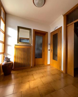 PA154563 villa anni '80 con giardino