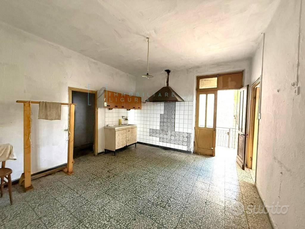 Rustico / Casale di 95 m² con 5 locali e box auto - Vista 3