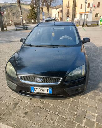 Auto in buone condizioni, motore 10/10, colore del