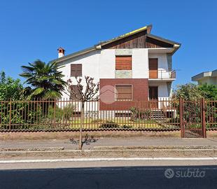 VILLA SINGOLA A MARCALLO CON CASONE