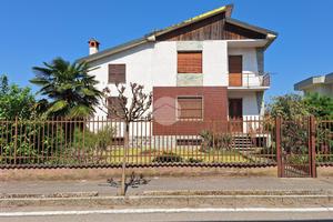 VILLA SINGOLA A MARCALLO CON CASONE