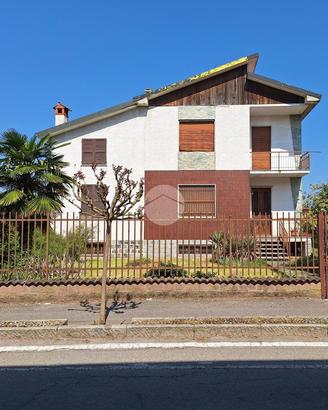 VILLA SINGOLA A MARCALLO CON CASONE