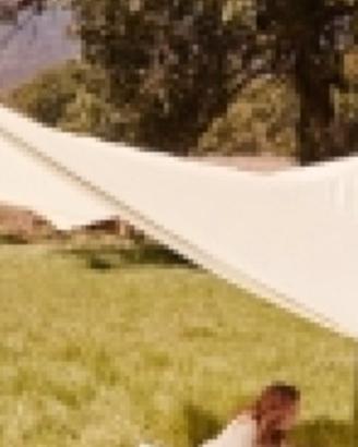 Tenda da sole a vela bianca 