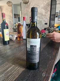 Bottiglia di vino chardonnay antico sigillo