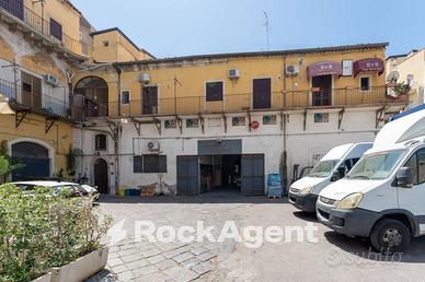 DEPOSITO 480 MQ + GARAGE 77 MQ PRESSI P.ZZA"CASTE