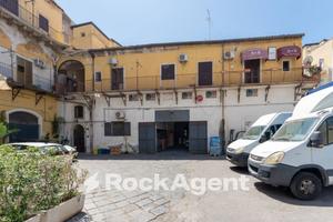 DEPOSITO 480 MQ + GARAGE 77 MQ PRESSI P.ZZA"CASTE