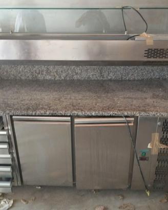 Frigo pizza con rigo condimenti e piano granito