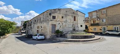 MONTEROSSO ALMO palazzetto con frantoio e giardino