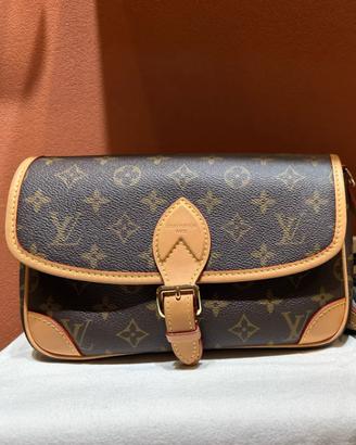 🥖Guarda questa nuovissima borsa baguette LV⭐