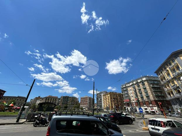 NEGOZIO A NAPOLI