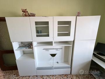 Credenza parete attrezzata tavolo e sedie