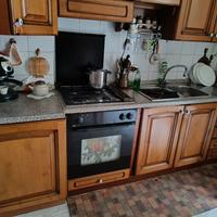 cucina componibile+ tavolo e 6 sedie