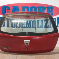 Portellone bagagliaio rosso Dacia Sandero 2011