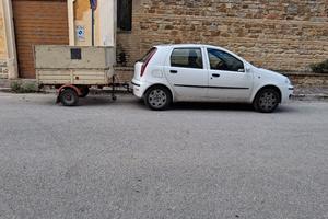 fiat punto con carrello