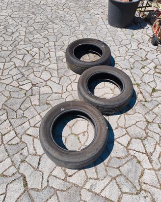 Gomme auto 215/60 R17 