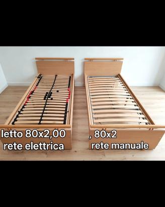 letti singoli in legno chiaro