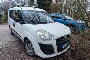 Fiat doblo metano ( della casa )del 2013 , unico p