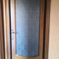 Porta in legno con vetro