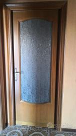 Porta in legno con vetro