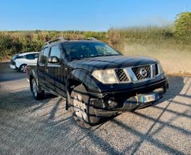 Nissan Navara doppia cabina cambio automatico 4x4